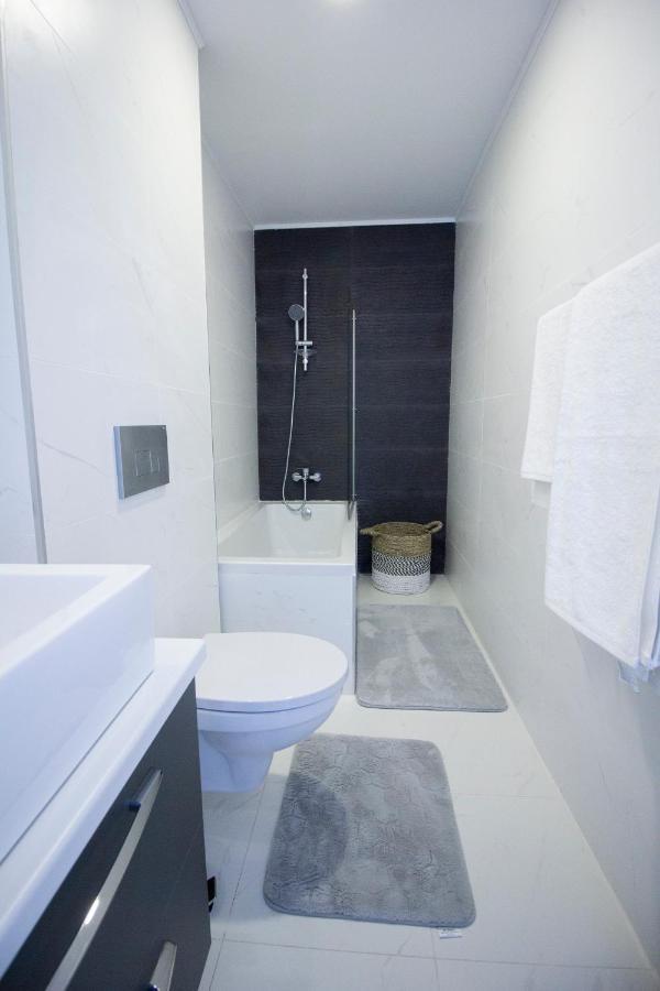 3 A502 Stayinn By Cosmopolis *